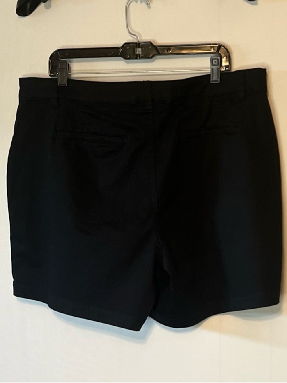 Lane Bryant Womens Black Casual Shorts Clasp & Zip Size 20. - Picture 2 of 6